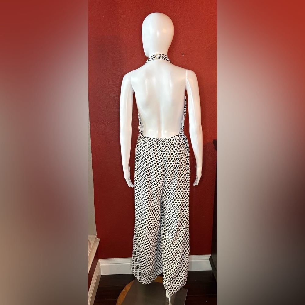 NWT SAYLOR Larkin Geometric Print Halter Wide Leg Jumpsuit. Size M - Picture 2 of 6